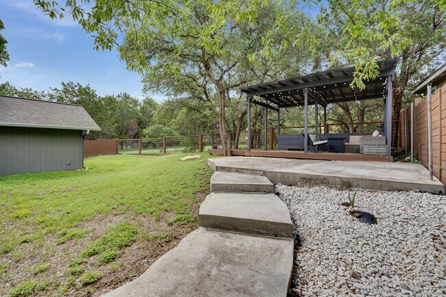Building Photo - 49 Deer Ridge Rd