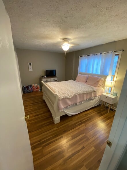 Building Photo - 620 Junction St