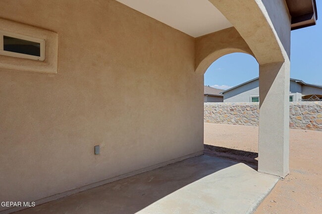 Building Photo - 14937 Tierra Fortaleza Ave