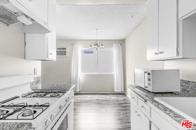 Building Photo - 1811 Parnell Ave
