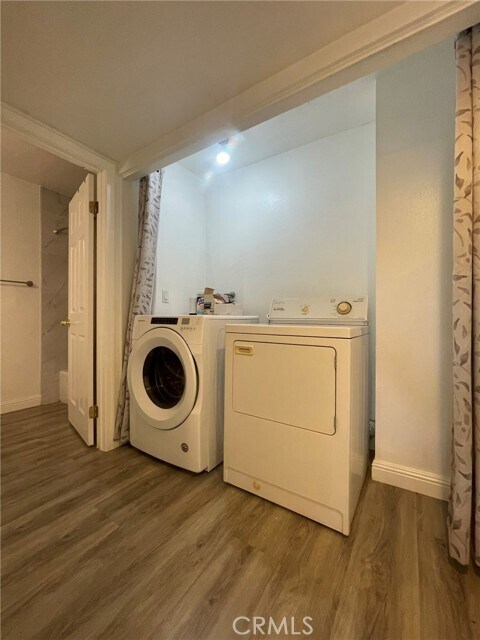 Building Photo - 1830 N Vineyard Ave