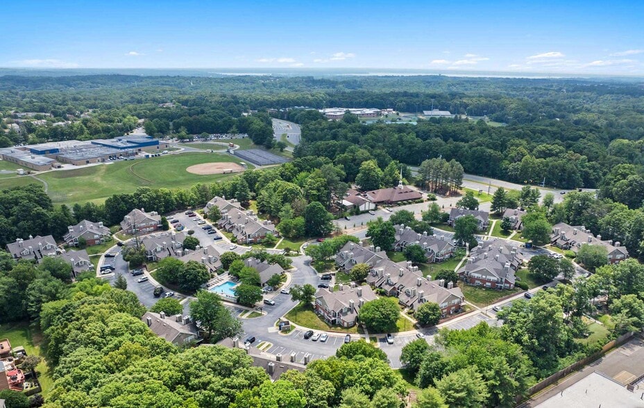 Building Photo - Dominion Lake Ridge