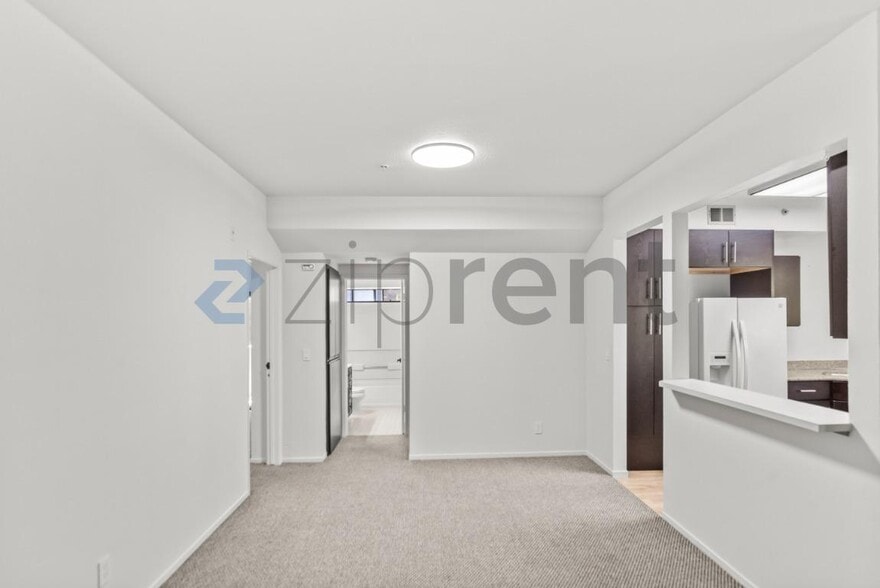 Building Photo - Unit 214