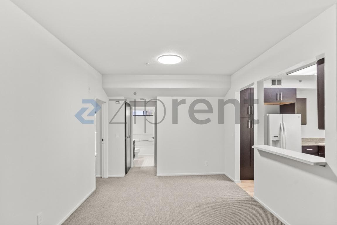 Building Photo - Unit 214