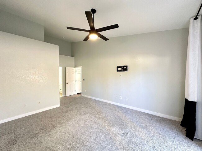 Building Photo - Aurora 4-By Pinnacle Homes