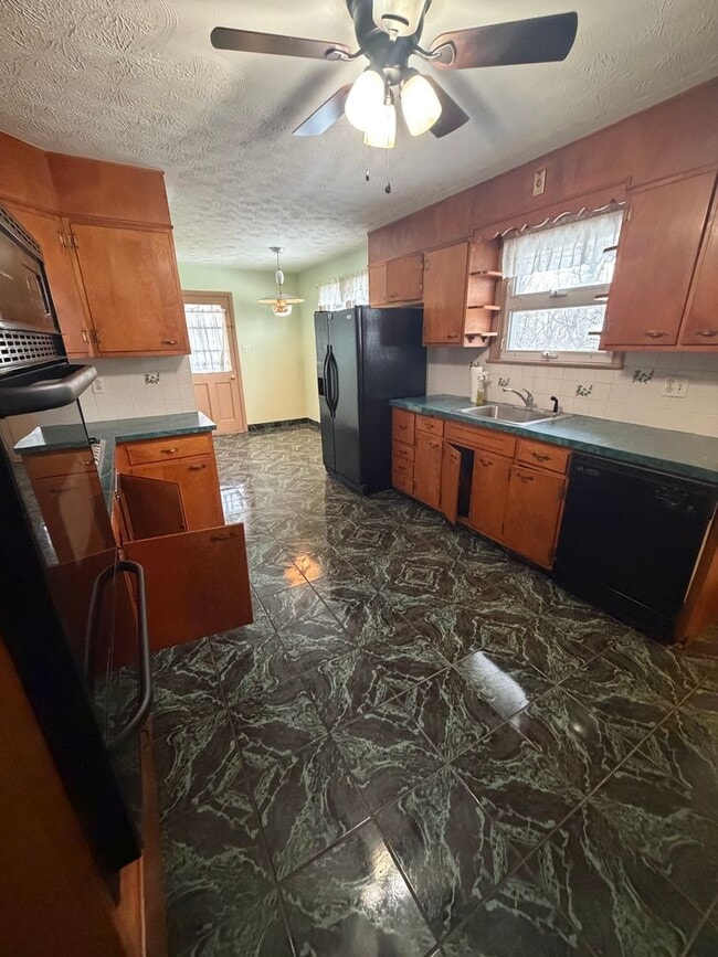 Building Photo - Charming Reading 3/4 BR Home For Rent with lots of Character