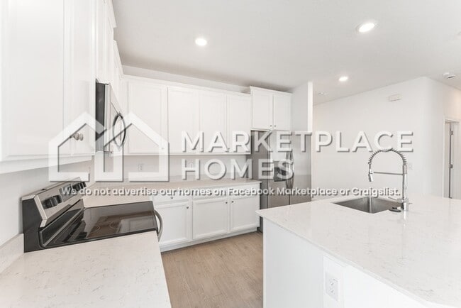 Building Photo - 5621 SW 90th Ln