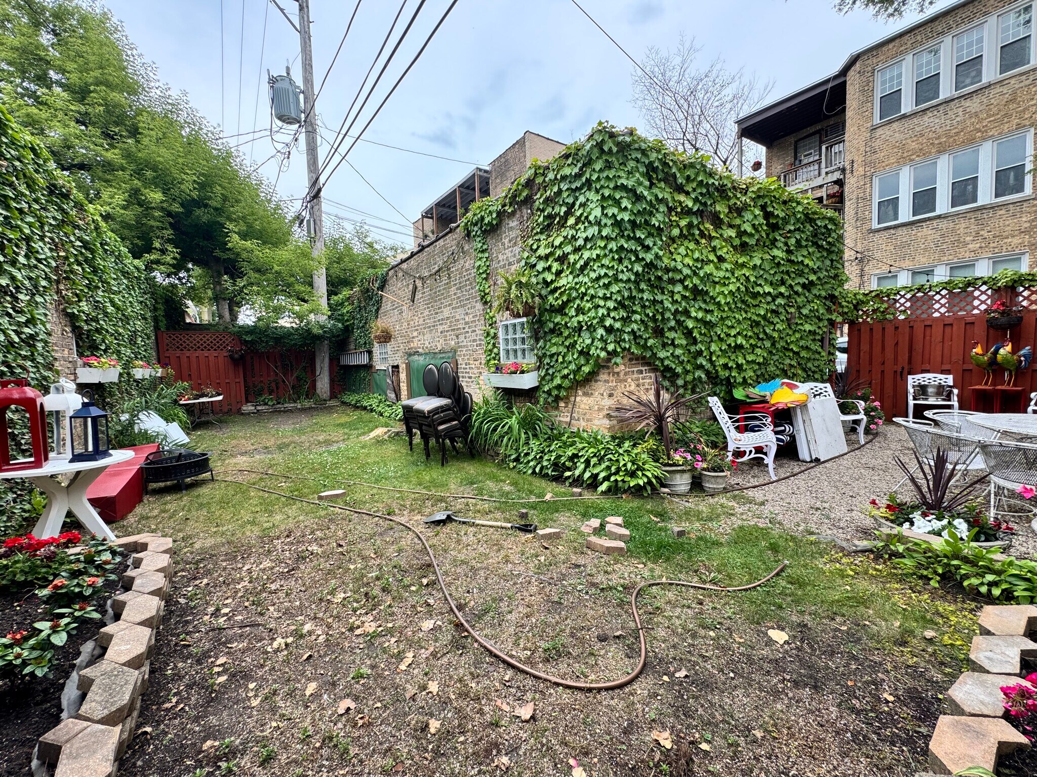 Building Photo - 2050 W Farwell Ave