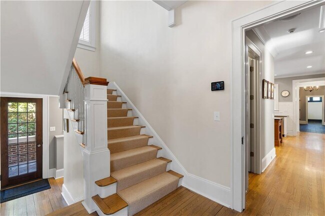 Building Photo - 979 Springdale Rd NE