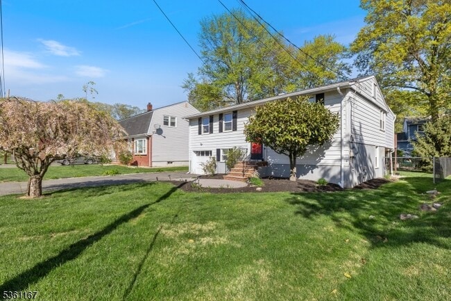 Building Photo - 22 Beachwood Rd