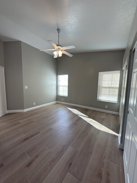 Primary Bedroom - 2338 Langhorn St