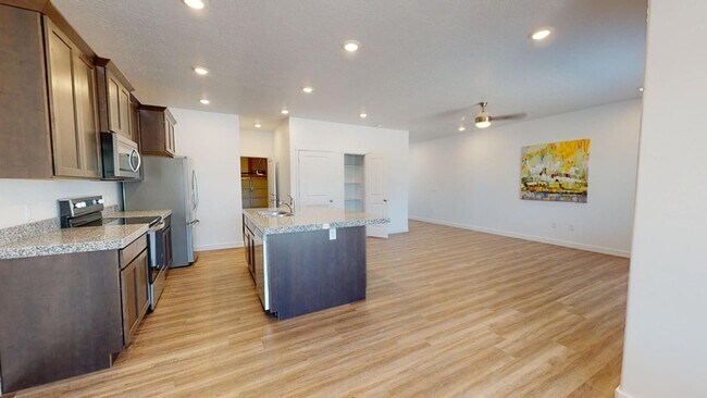 Building Photo - BEAUTIFUL 4-BEDROOM TOWNHOME FOR RENT