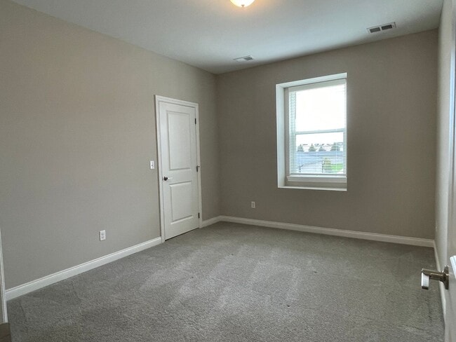 Building Photo - Shelby Township-Newer 2-bedroom, 2-bath condo with Balcony & Garage