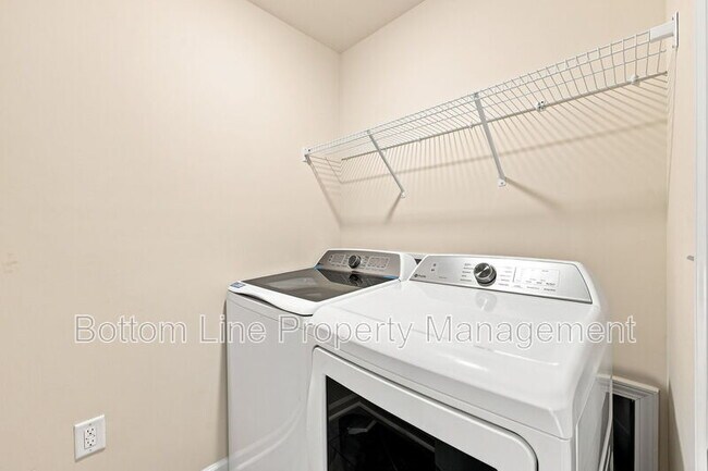Building Photo - 460 Glen Clova Dr