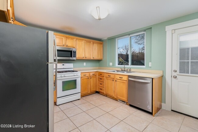 Building Photo - 248 Kennedy Ave