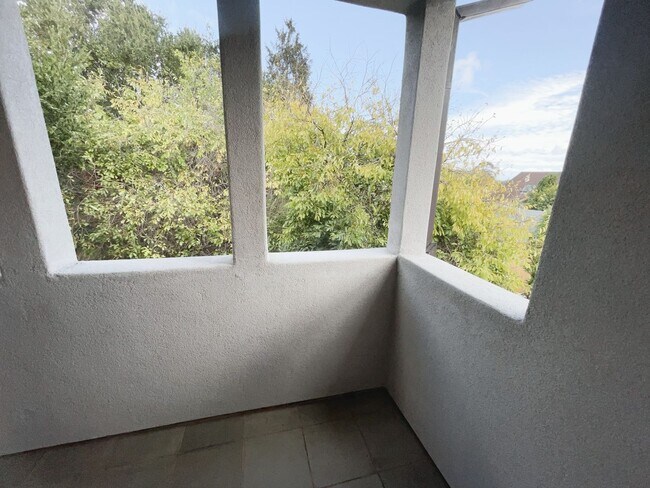 Building Photo - Spacious 3-Bedroom, 2-Bath Home in the Hea...
