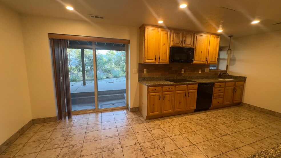 Building Photo - 441 Canyon Estates Dr