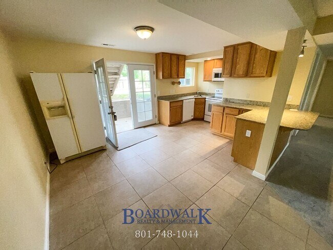 Building Photo - 2827 E Bridgewater Dr