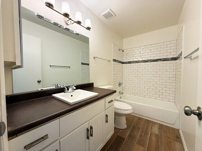 Building Photo - Spacious North Phoenix Home on Large Lot – Move-In Ready!