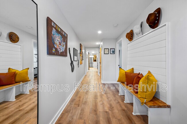 Building Photo - 840 Lemont Dr