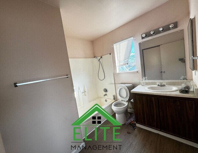 Building Photo - **Charming 3-Bedroom Home in a Quiet Sacra...