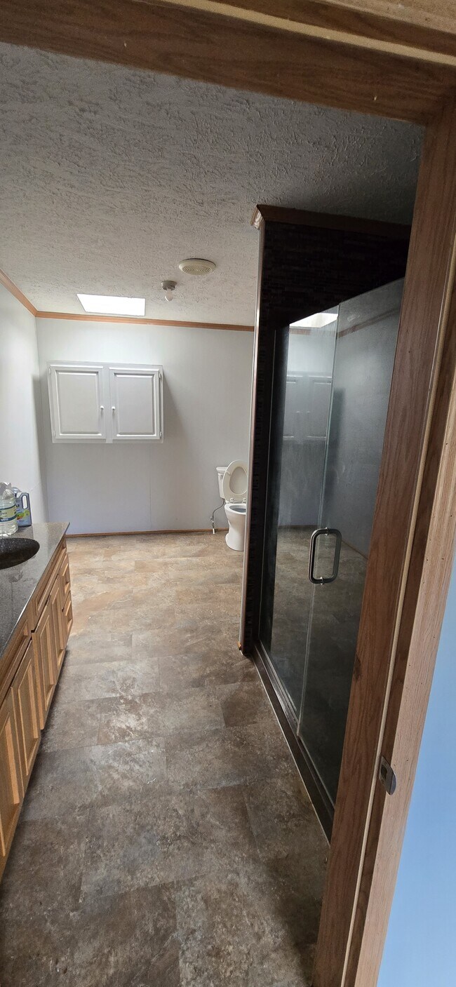 Building Photo - 619 8th St