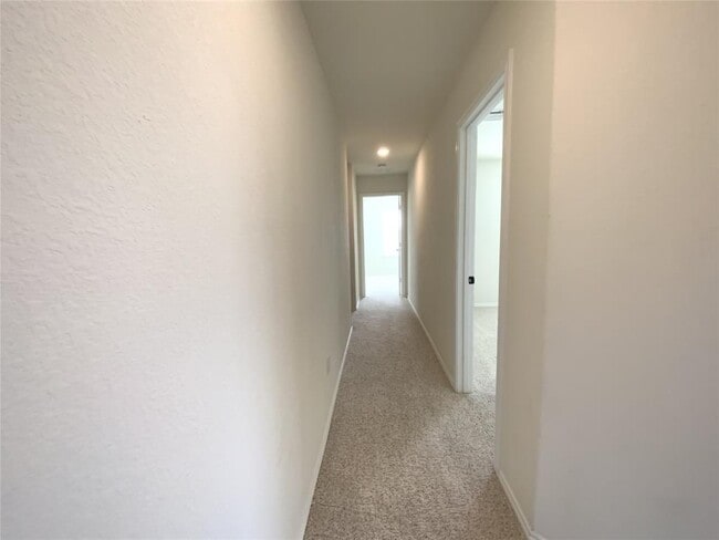 Building Photo - 908 Solitude Dr