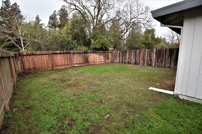 Building Photo - 3846-3846 Westporter Dr