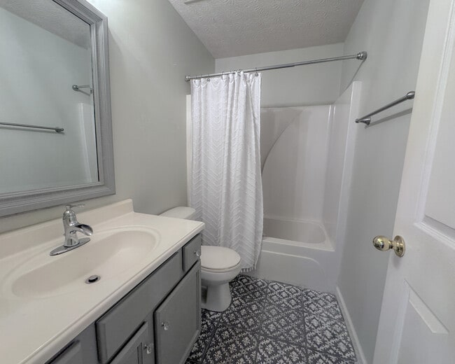 Building Photo - 330 Lisa Bella Ln