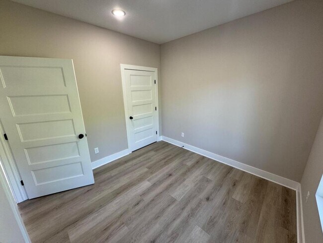 Building Photo - 5515 Bressler Dr