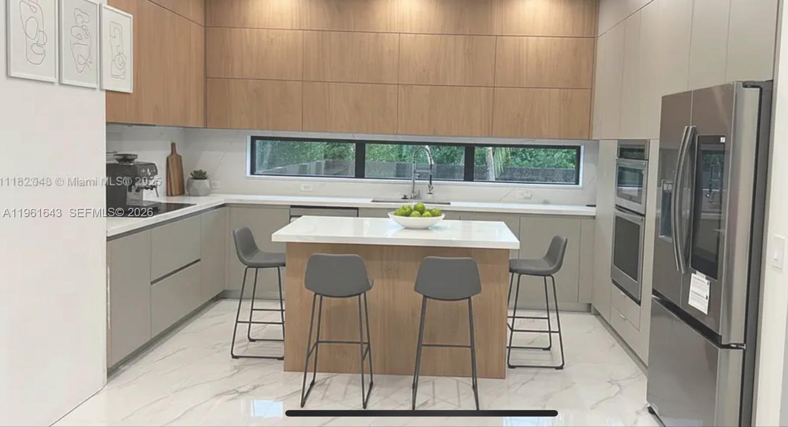 Building Photo - 1700 NE 18th St