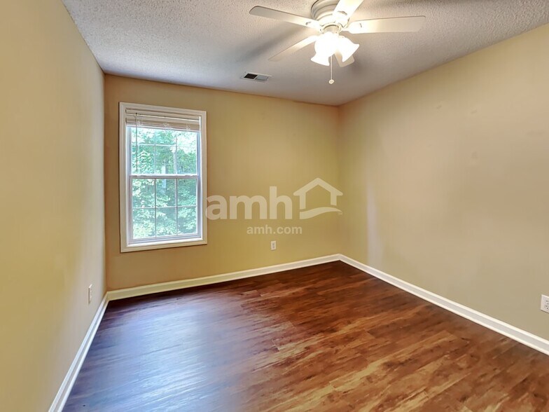 Building Photo - 5705 Wandering Vine Trl SE