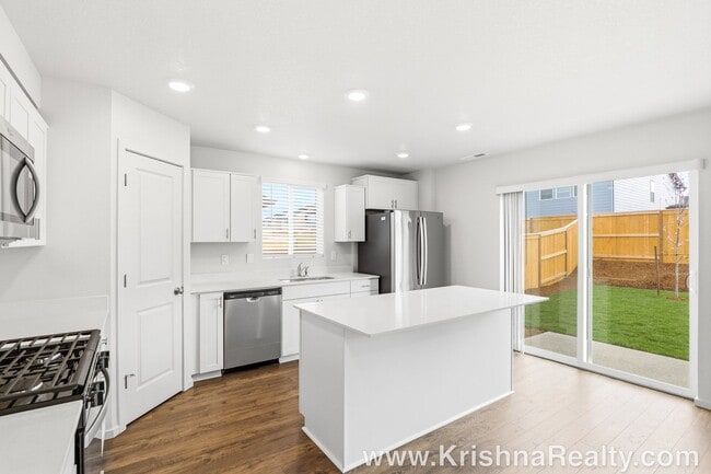 Building Photo - 5 BD | 3 BA | Brand New Construction | East Park Village | Salem Home!