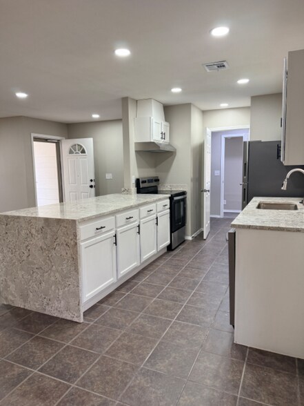 Building Photo - 6128 S Madison Pl