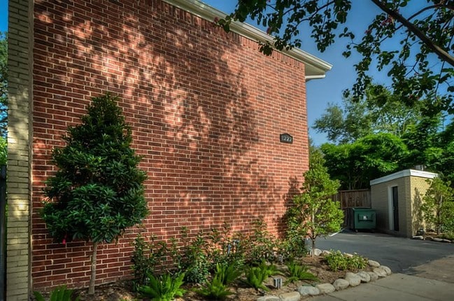 Building Photo - 1222 Heights Blvd