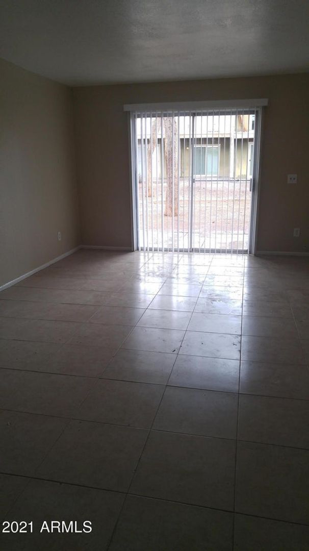 Building Photo - 2808 E Le Marche Ave
