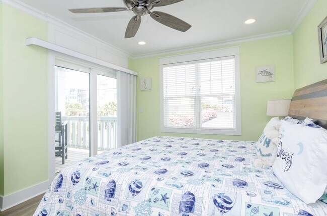 Building Photo - 1211 Fort Fisher Blvd N