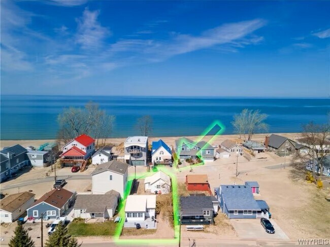 Building Photo - 1006 Newton St