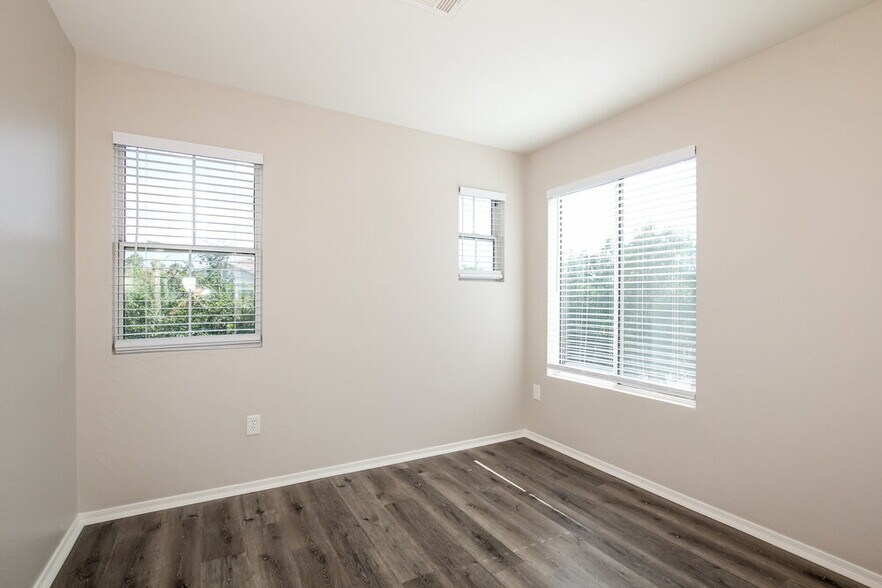 Building Photo - 12026 W Yuma St