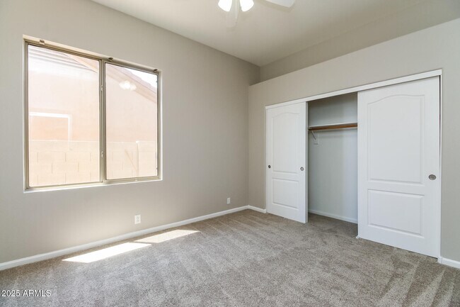 Building Photo - 10913 E Butherus Dr