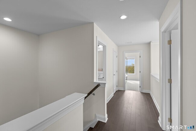 Building Photo - 16 Hunting Ridge Ln