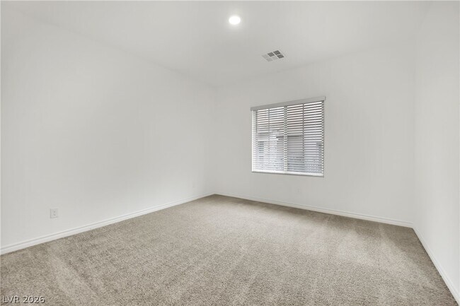 Building Photo - 600 N Carriage Hill Dr