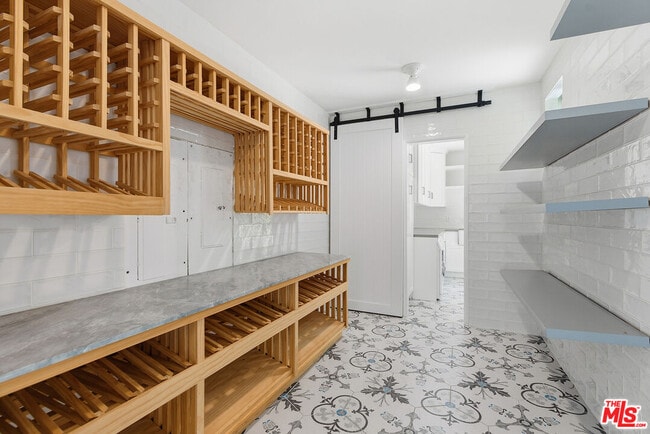 Building Photo - 9305 Hazen Dr