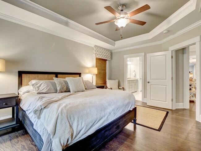 Building Photo - Charming 4 Bedroom Cottage Available in Og...