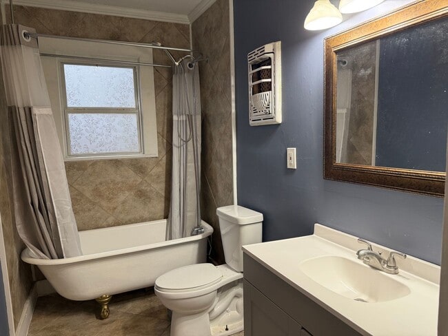 Building Photo - Home For Rent