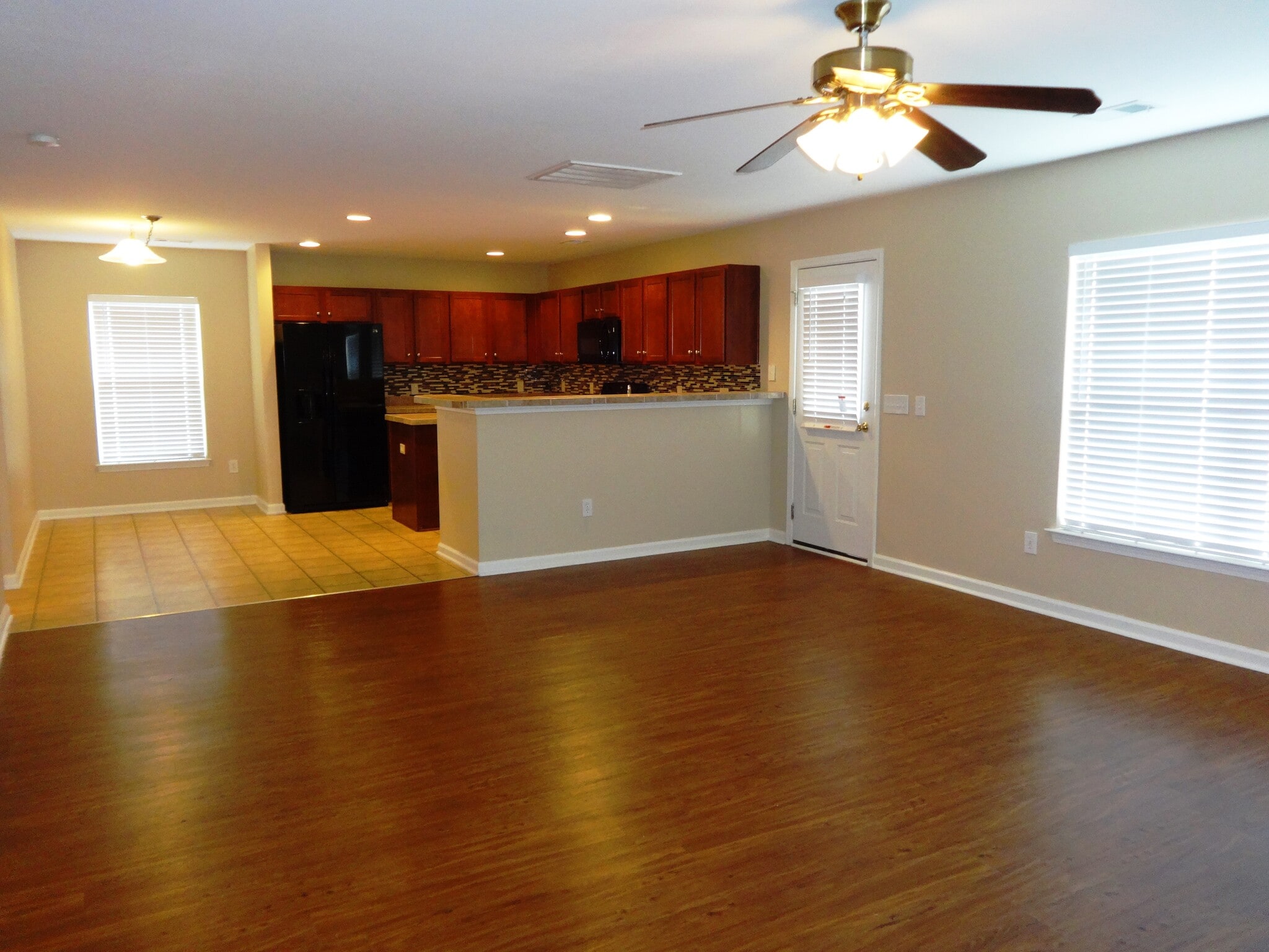 Building Photo - 405 Crystal Oaks Ln
