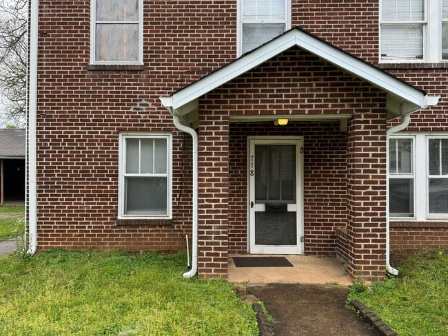 Primary Photo - CHARMING MAIN LEVEL 1 BEDROOM APT NEAR THE...