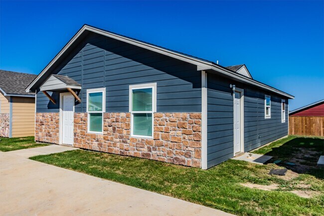 Building Photo - 6049 Sanchez Dr