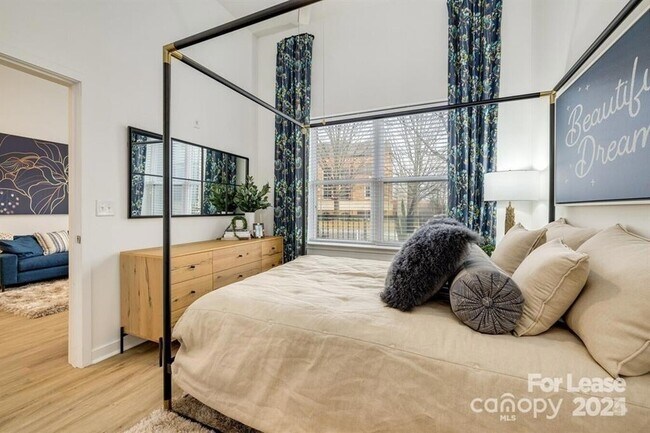 Building Photo - 205 S Kings Dr