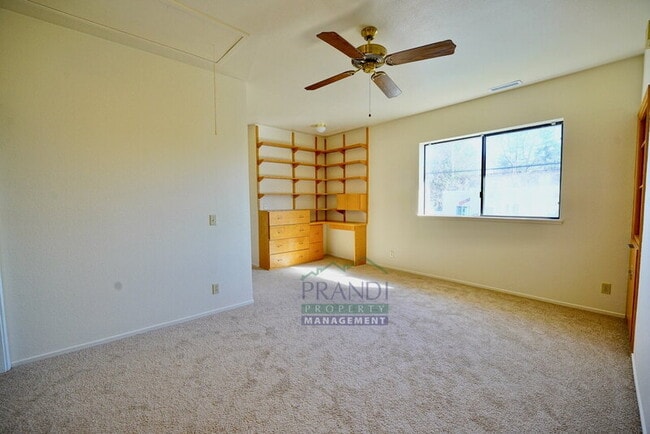 Building Photo - 404 1st St